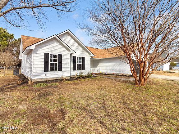 4th image of 111 Manteo Drive