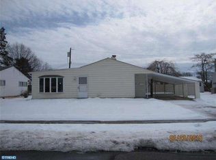 392 Stonybrook Dr, Levittown, PA 19055