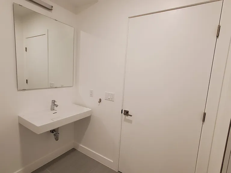 718 Clay St #305 — Photo 13