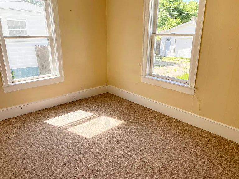 810 Steuben St — Photo 16