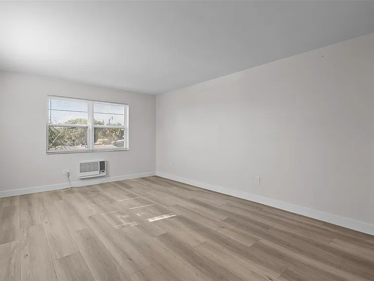 1150 E Sample Rd #202 — Photo 5