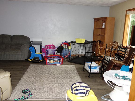 5th image of 1740 N Cedar Ave