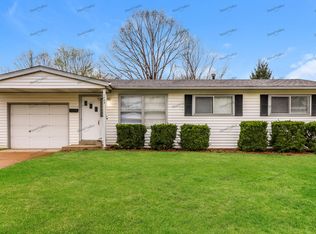 1725 Queens Dr, Florissant, MO 63031