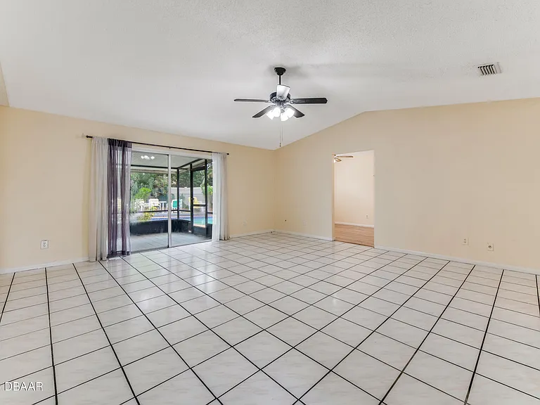 121 Westwood Dr — Photo 5
