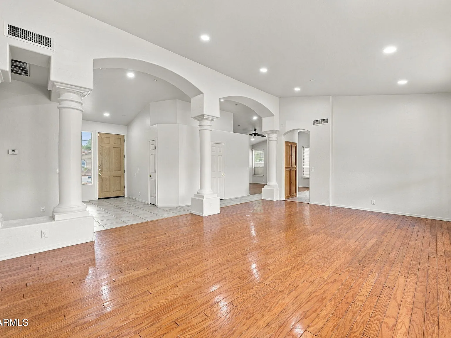 5 bed, 2.5 bath, 2622 sqft, $3,000 — Photo 4