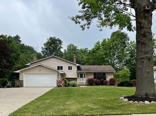 18118 Bonnie Ln, Strongsville, OH