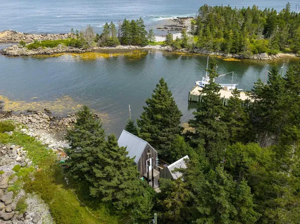 61 Little Harbour Rd, Lunenburg, NS B0J 2H0