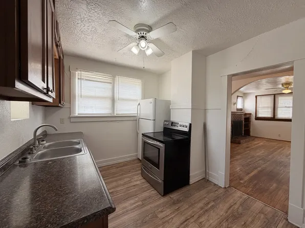 Charming, Updated, and Flexible Bungalow Near UNM & CNM, 2121 Coal Pl SE #A, Albuquerque, NM 87106