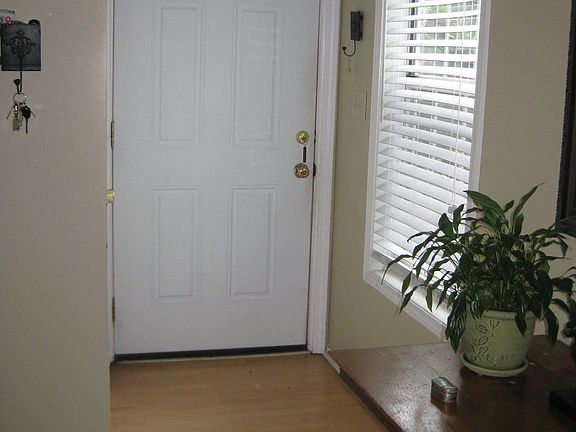 5th image of 706 Augusta Dr