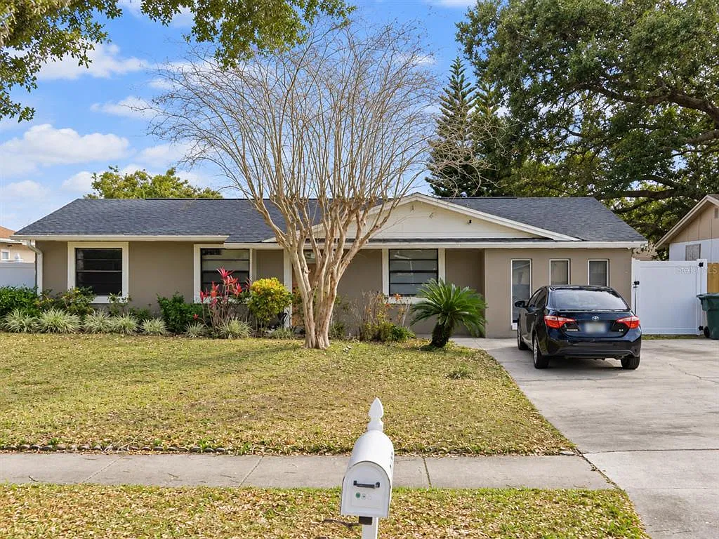 3 bed, 2.0 bath, 1324 sqft, $2,250 — Photo 1