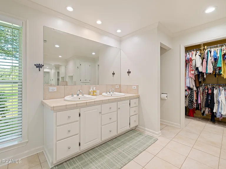 2407 E Broussard Rd — Photo 18
