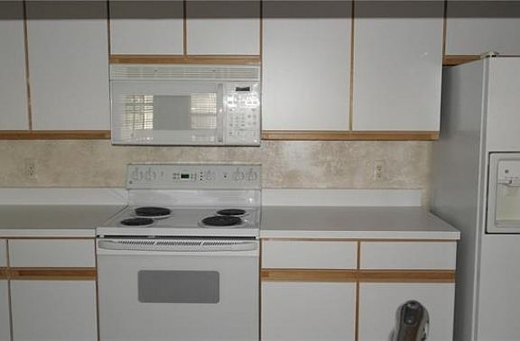 3rd image of 1300 Heatherwood Ln