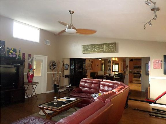 5th image of 716 W End Cres N