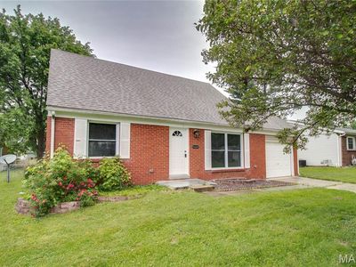 615 Saint Peter Dr, Godfrey, IL, 62035
