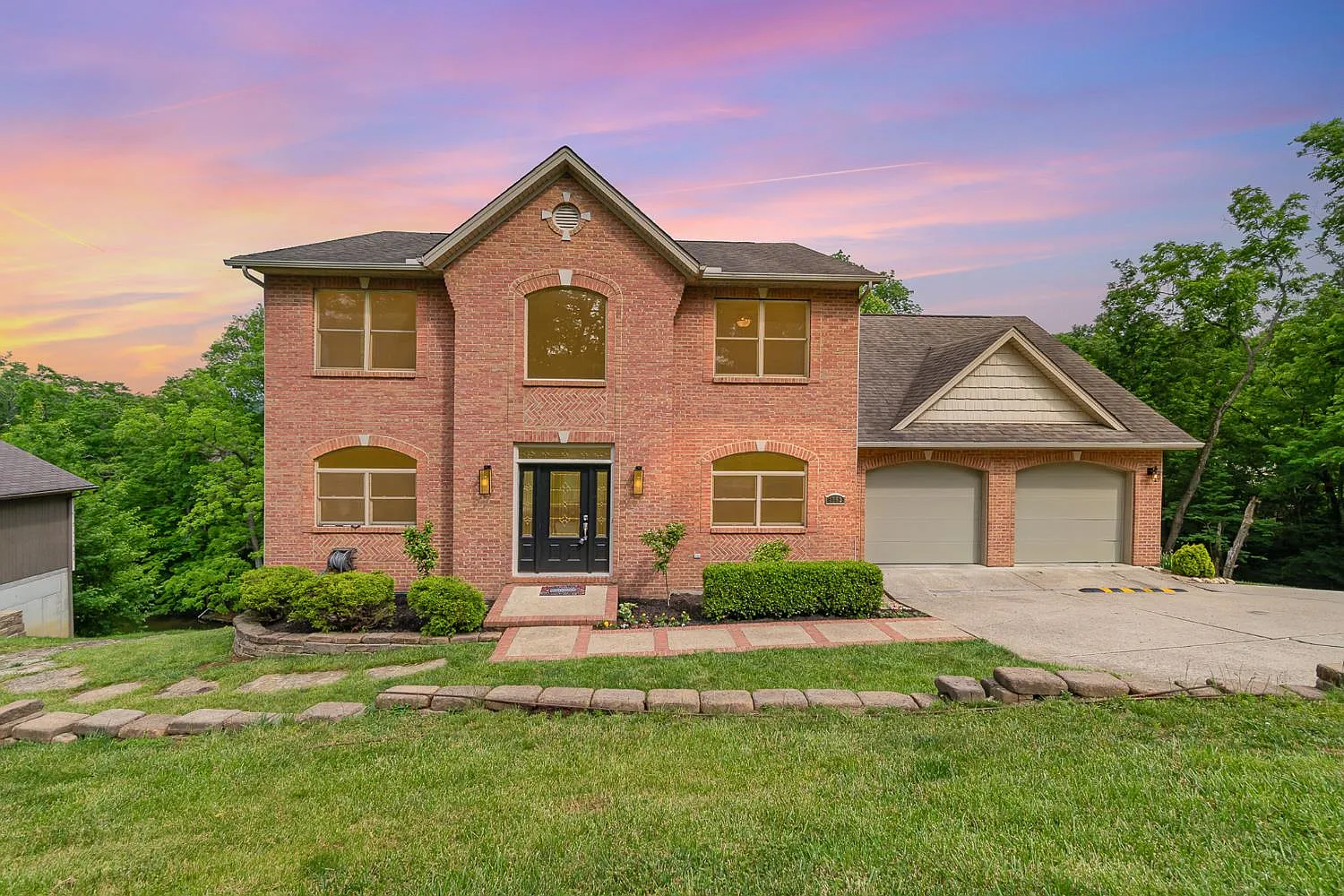 5 bed, 3.5 bath, 3263 sqft, $3,900 — Photo 1