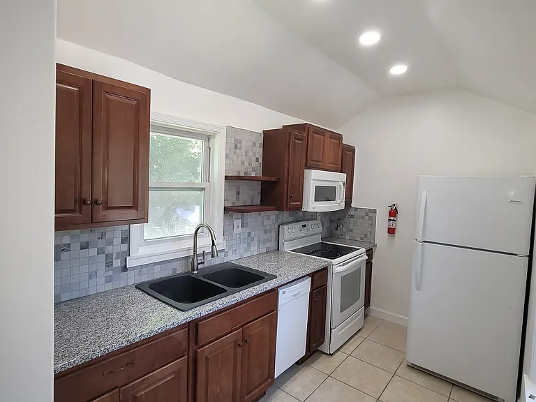 415 W High St #A — Photo 1