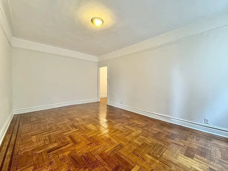 26-80 30th St #4D — Photo 4