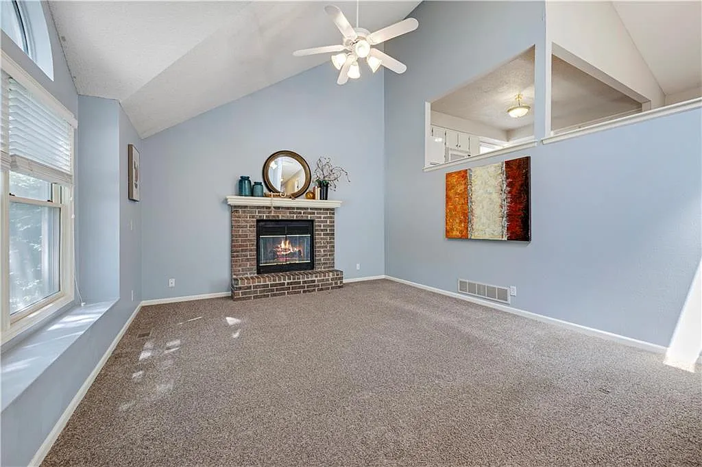 4 bed, 2843 sqft, $2,780 — Photo 2