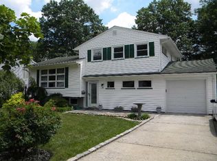 17 Sycamore Ter, Springfield, NJ 07081