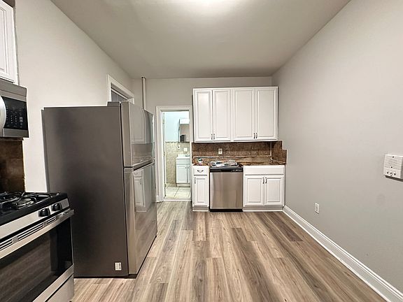5th image of 384 Baldwin Ave #2E