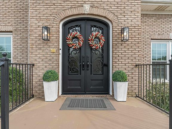 2nd image of 371 Greystone Glen Cir