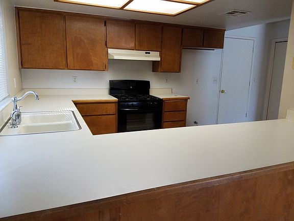 4th image of 811 Sherry Ct