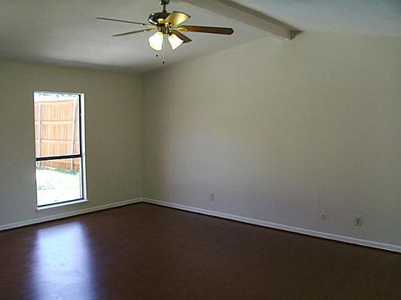4th image of 309 Boxwood Dr