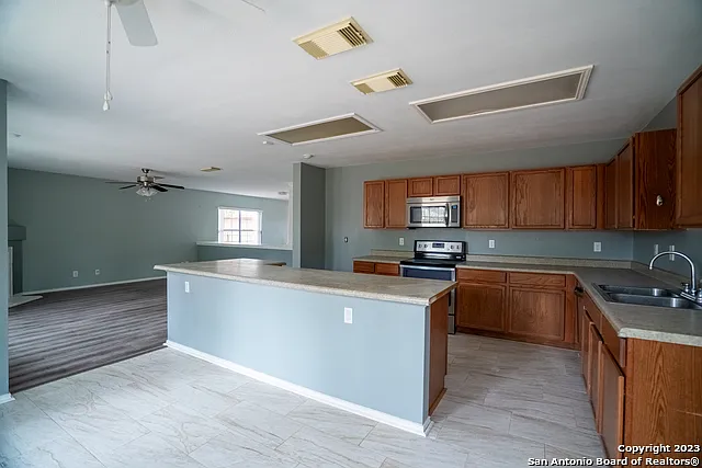 22047 Kenton Knl — Photo 12