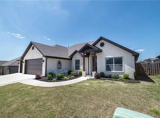 1222 Bradley St, Centerton, AR 72719