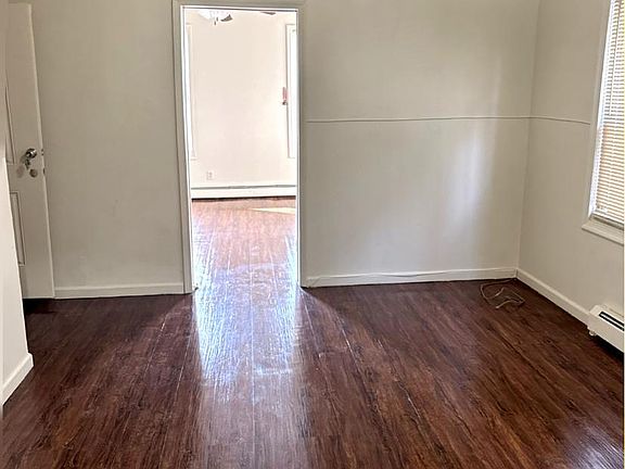 4th image of 18 Arverne Ter Floor 1