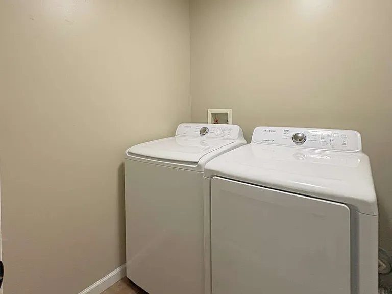 108 Crestwood Ct — Photo 14
