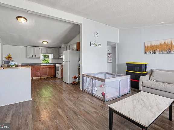 5th image of 19 Heather Dr