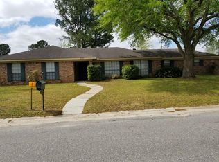 215 E Baratara Dr, Chickasaw, AL 36611