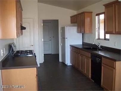 571 W Calle Paso Suave — Photo 2