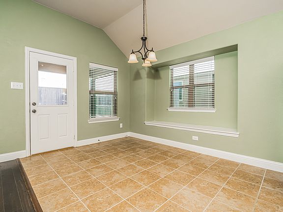 4th image of 662 Sharpley Dr