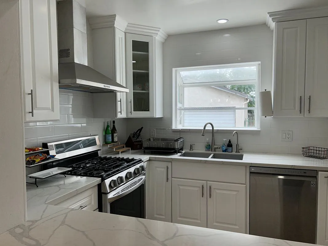 2 bed, 1.0 bath, 950 sqft, $3,300 — Photo 1