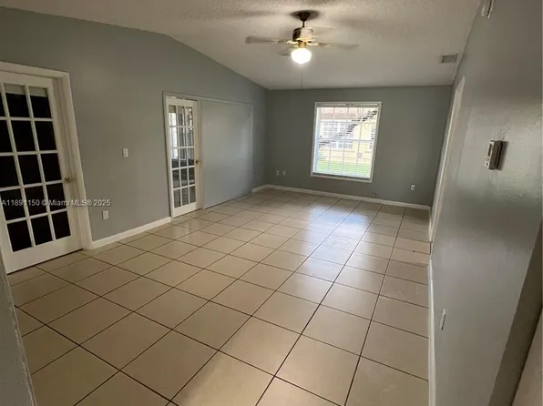 9481 W Fern Ln, Hollywood, FL 33025