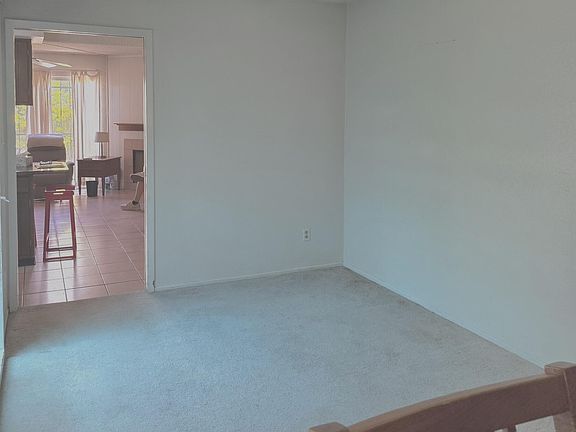 4th image of 934 E Montebello Avenue