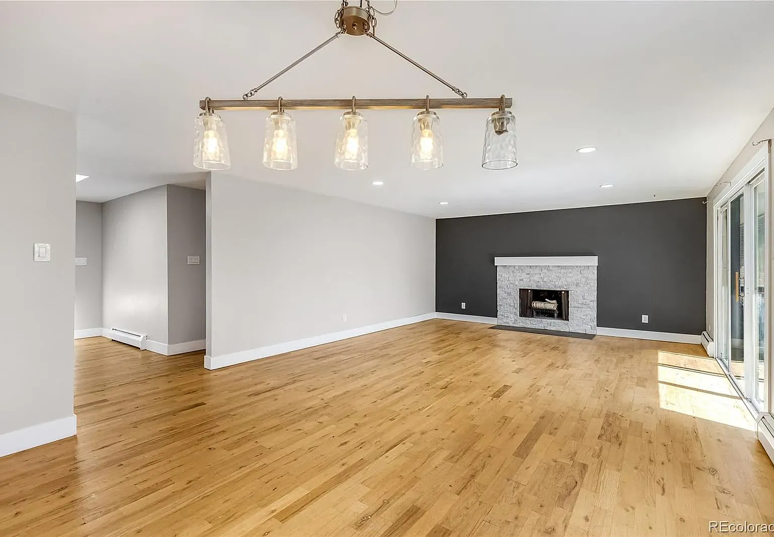 5 bed, 2892 sqft, $4,200 — Photo 2