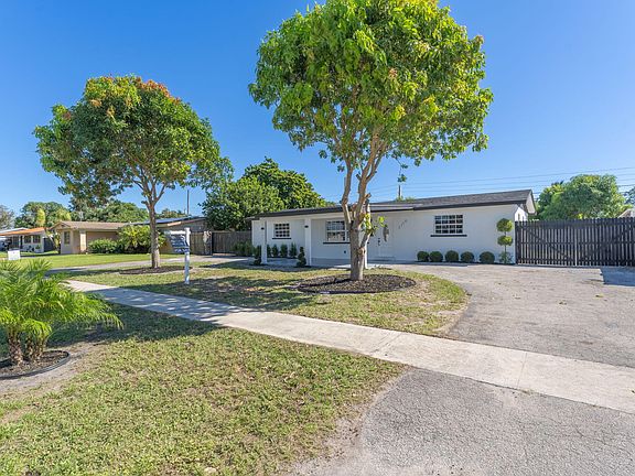 2nd image of 2110 Bimini Drive