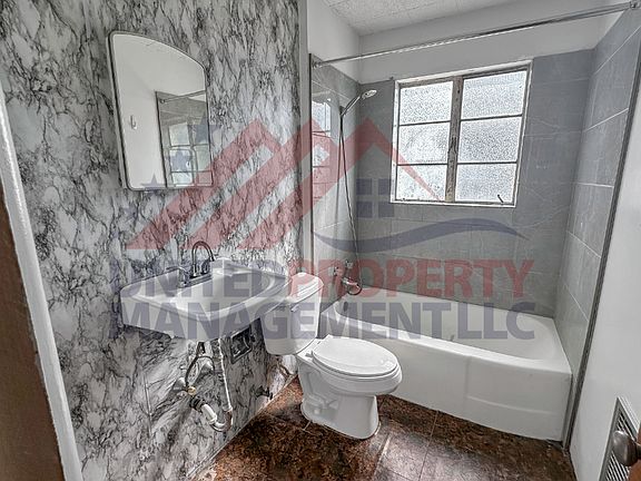 5th image of 410 1/2 N Canal St