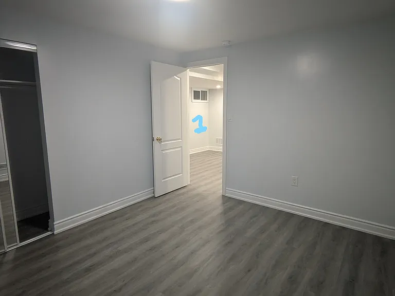 51 Britannia Ave E — Photo 6