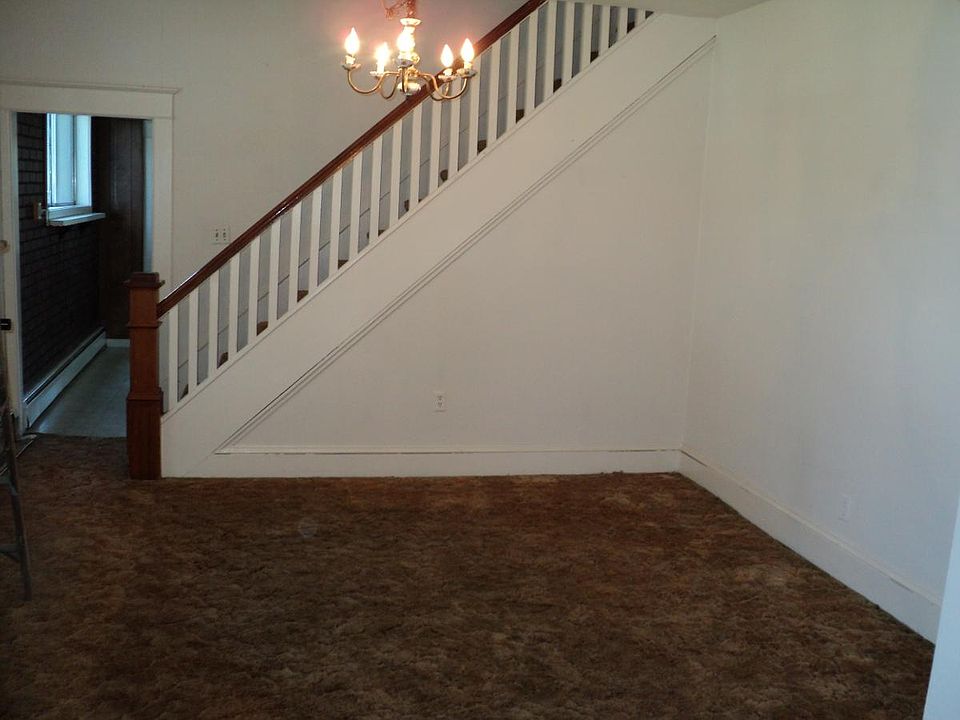 dining room, carpets have since been replaced recently