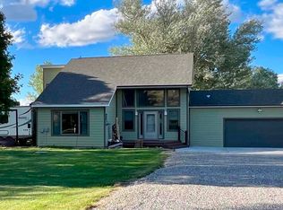 451 E River Rd, Thermopolis, WY 82443