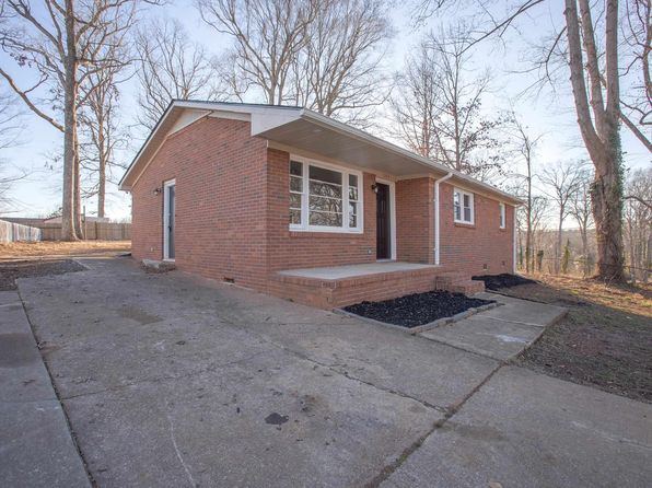 305 Kenmore Dr, Piedmont, SC 29673