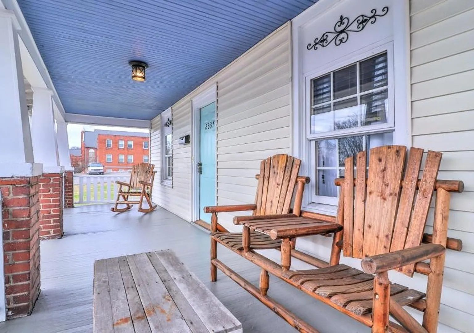 3 bed, 2.0 bath, 1351 sqft, $2,200 — Photo 2