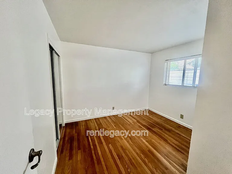 280 Markham Ave — Photo 12