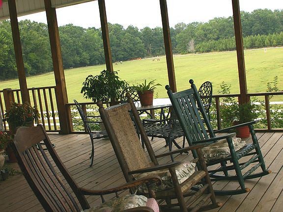 3rd image of 15663 Hodges Ln