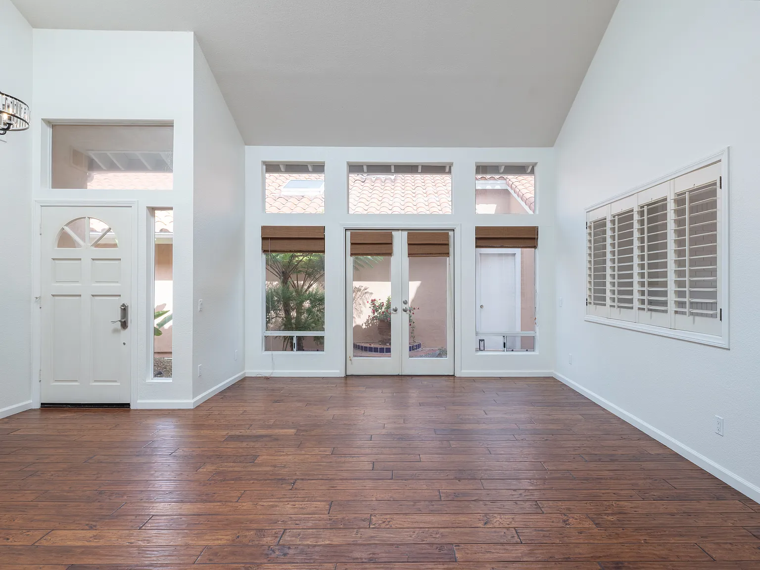 4 bed, 2366 sqft, $4,995 — Photo 4