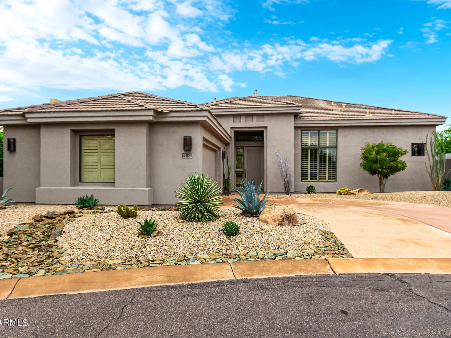 2 bed, 2.0 bath, 2256 sqft, $4,000 — Photo 1
